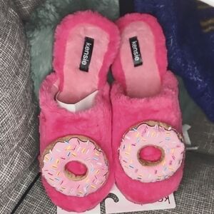 ⭐️3/$20 Kensie Pink Donut Plush Slippers